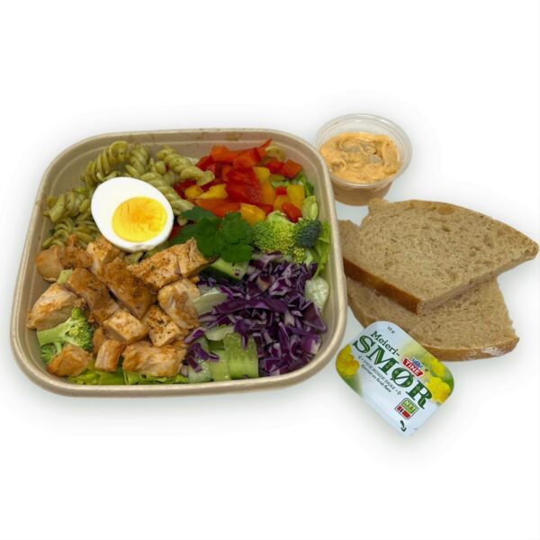 Kyllingsalat m nybakt brød & dressing
